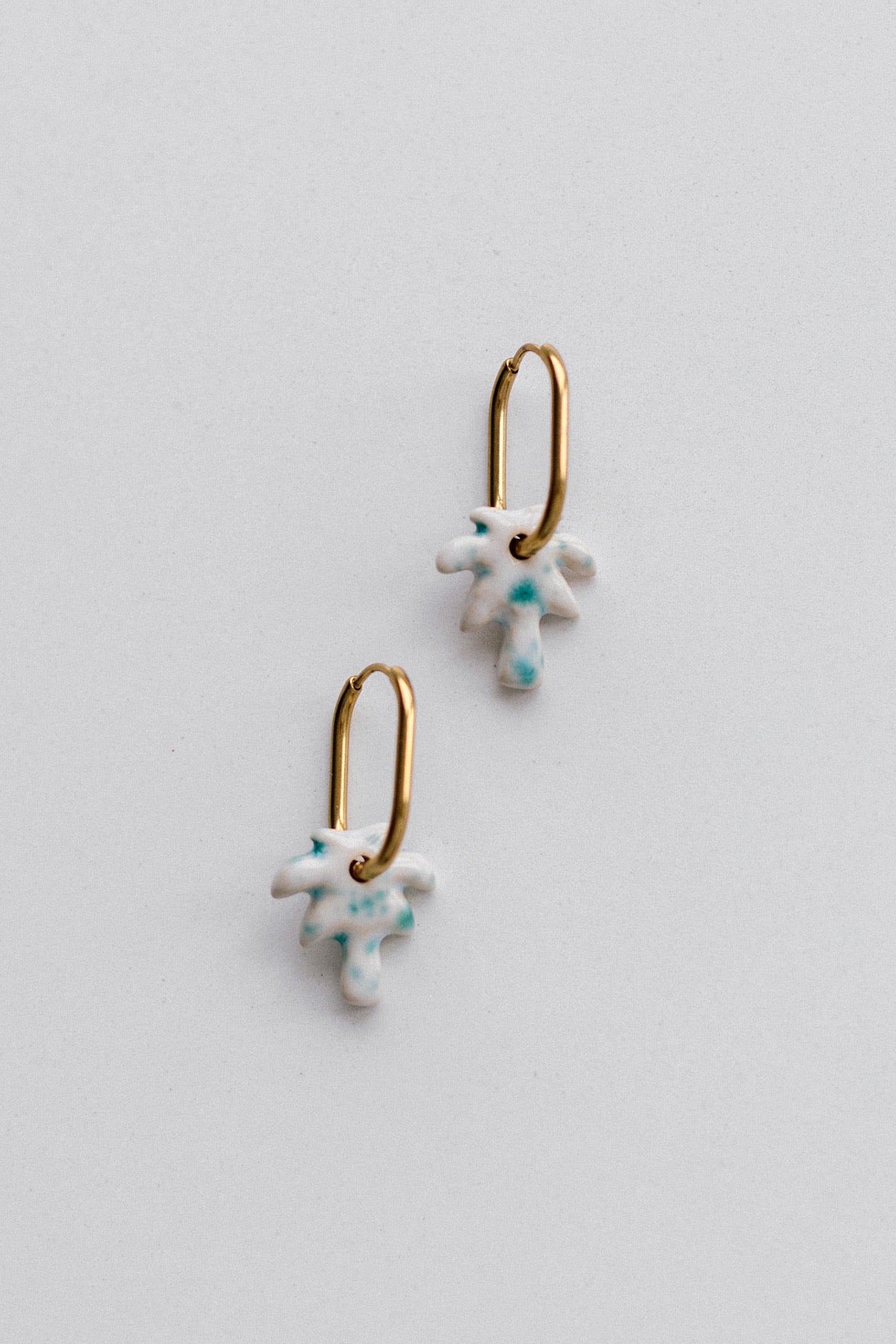 White Mini Niu Earrings | S