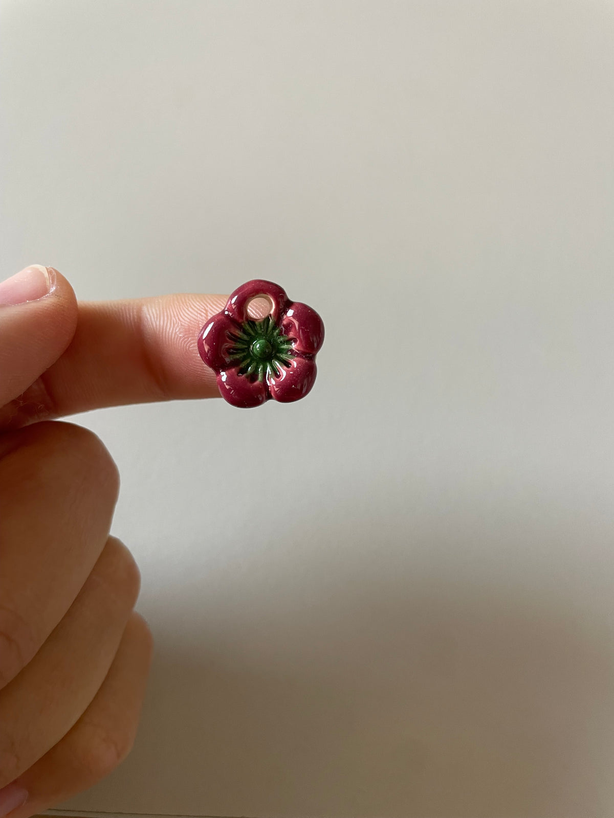 Piezas Exclusivas | Par piezas flor granate/verde oscuro; Par piezas flor calobra/beige; Par piezas Siri Miri Negro
