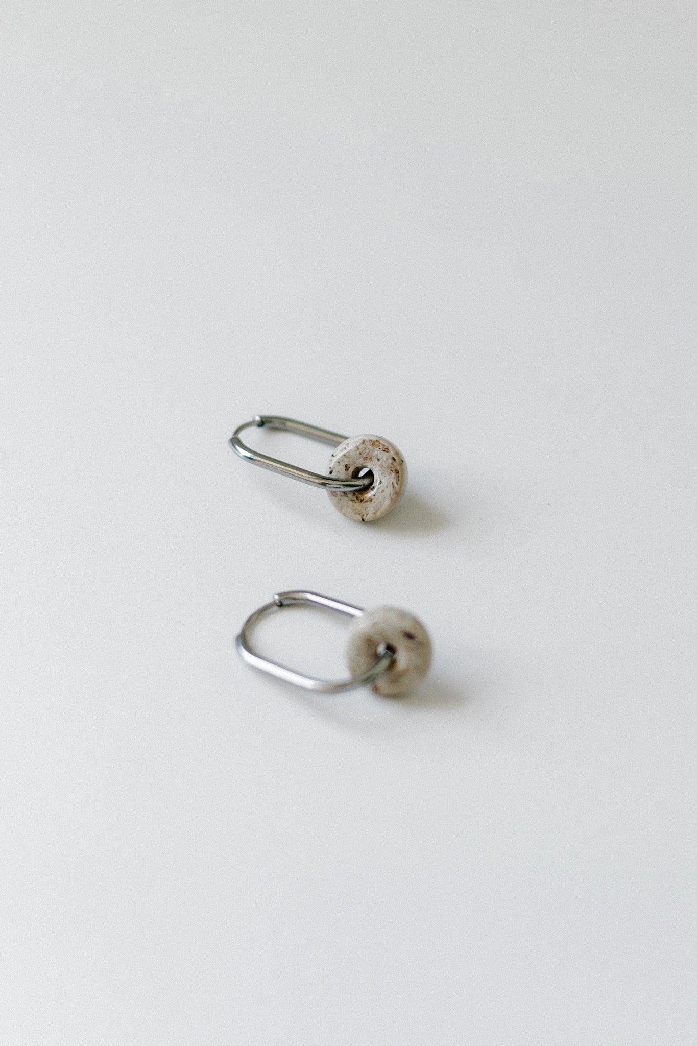 Mini Cala Carbón earrings | XS