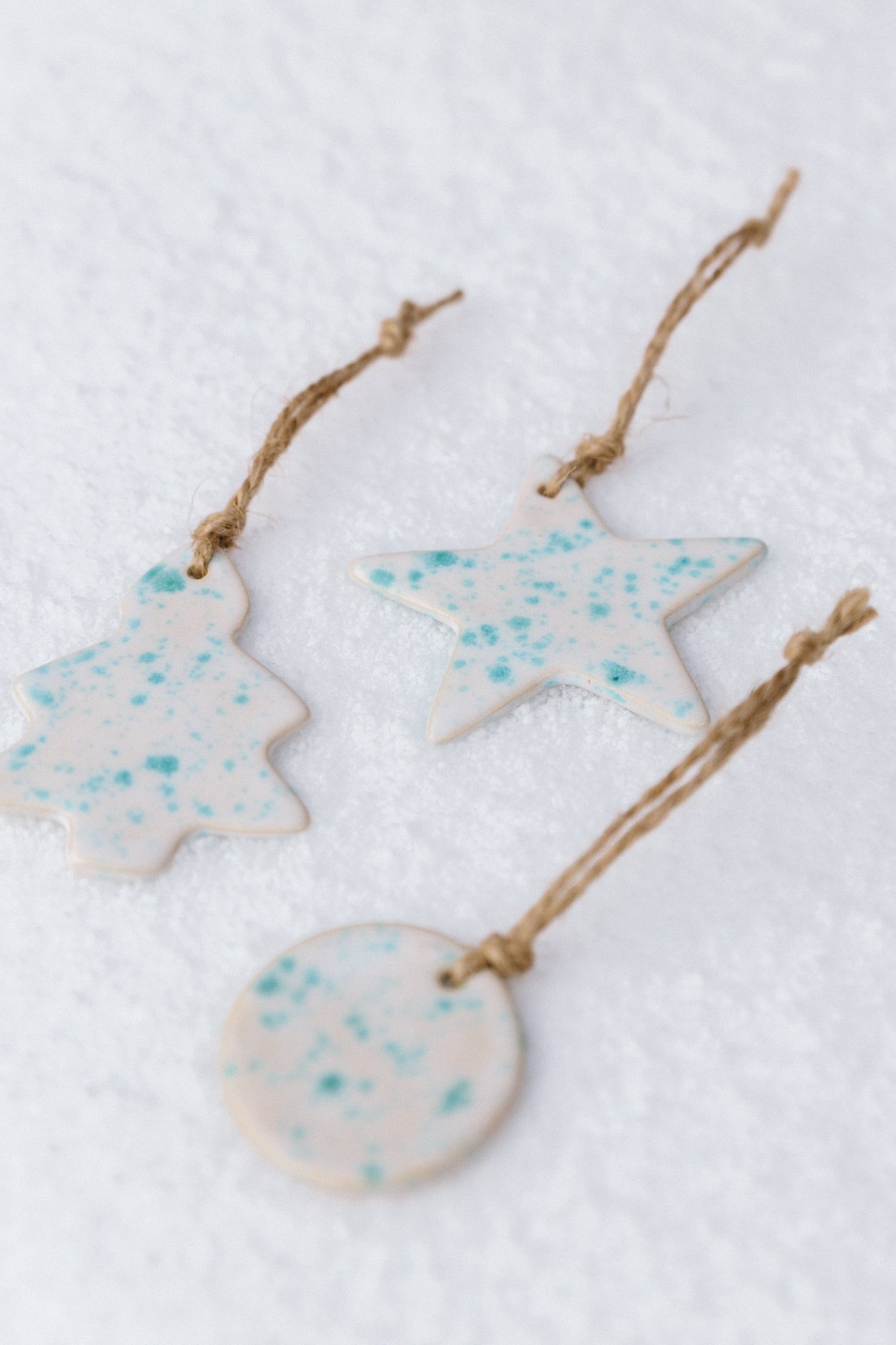 WHITE CHRISTMAS DECORATIONS