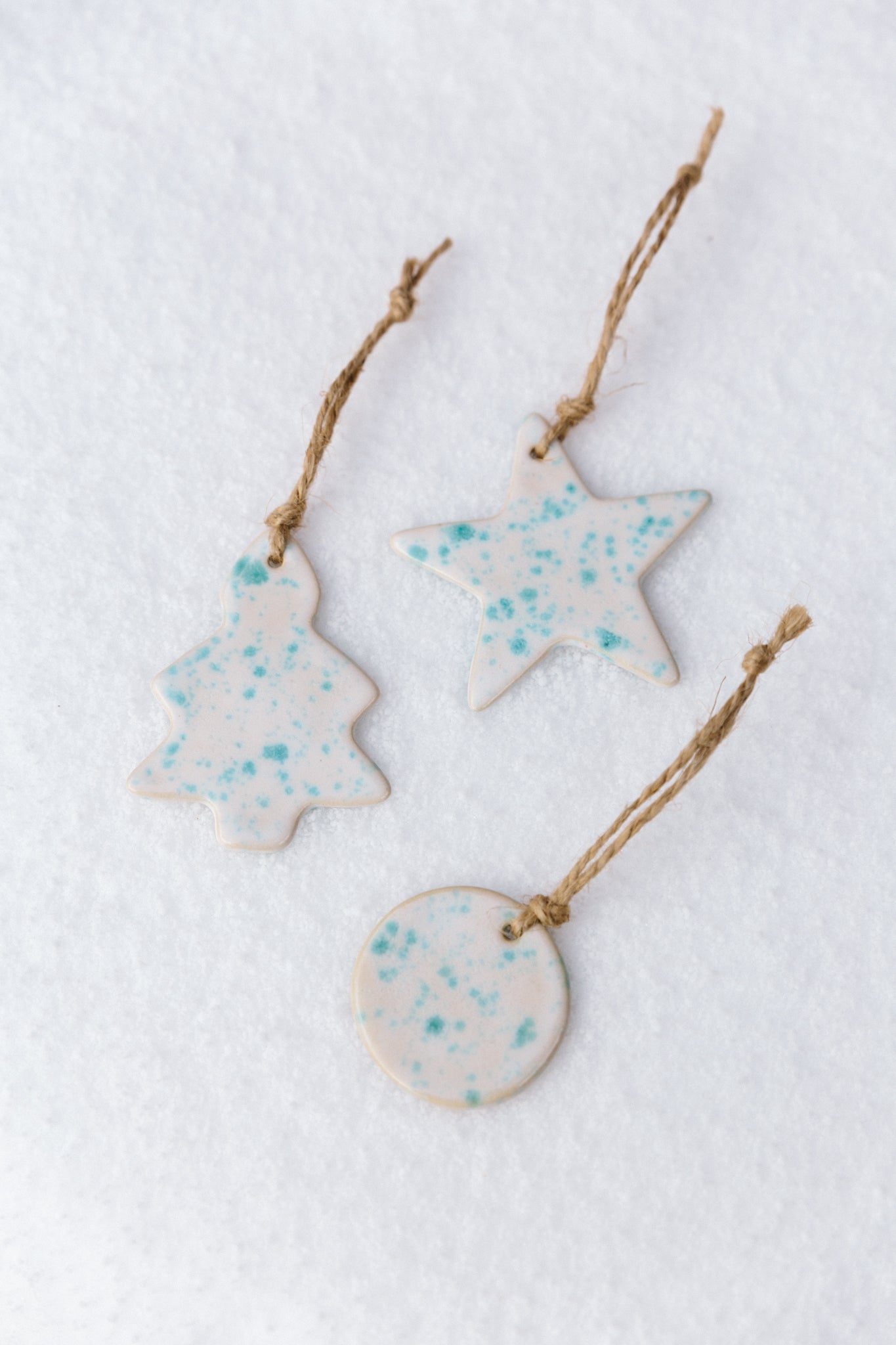 WHITE CHRISTMAS DECORATIONS