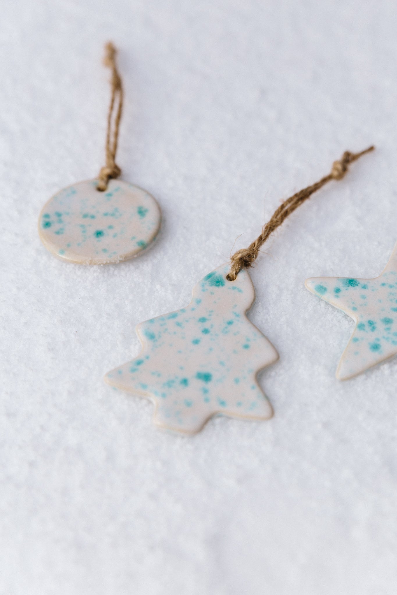 WHITE CHRISTMAS DECORATIONS