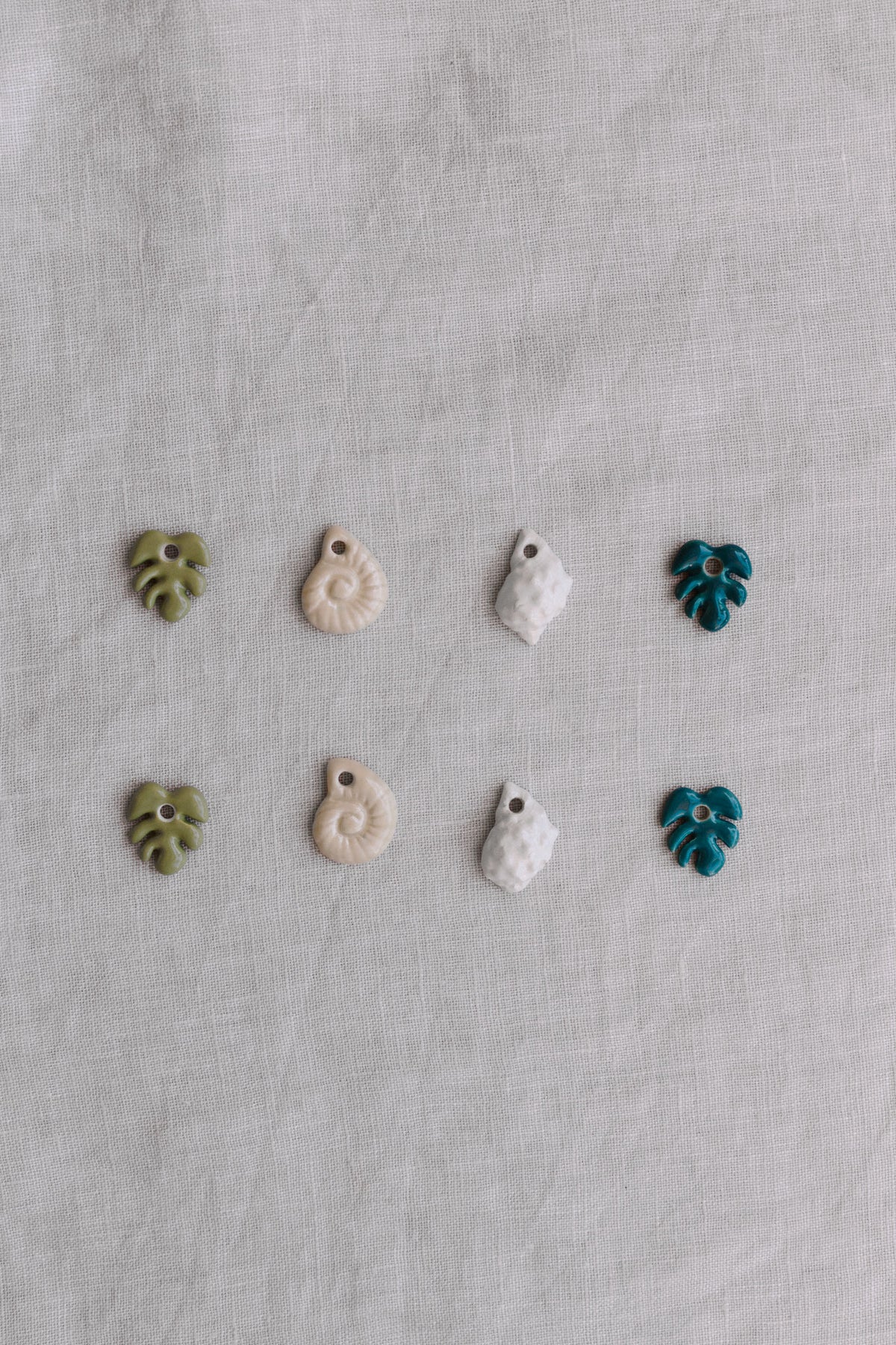 Nuevo | Pendientes Mini Aloha Verde Caqui | S